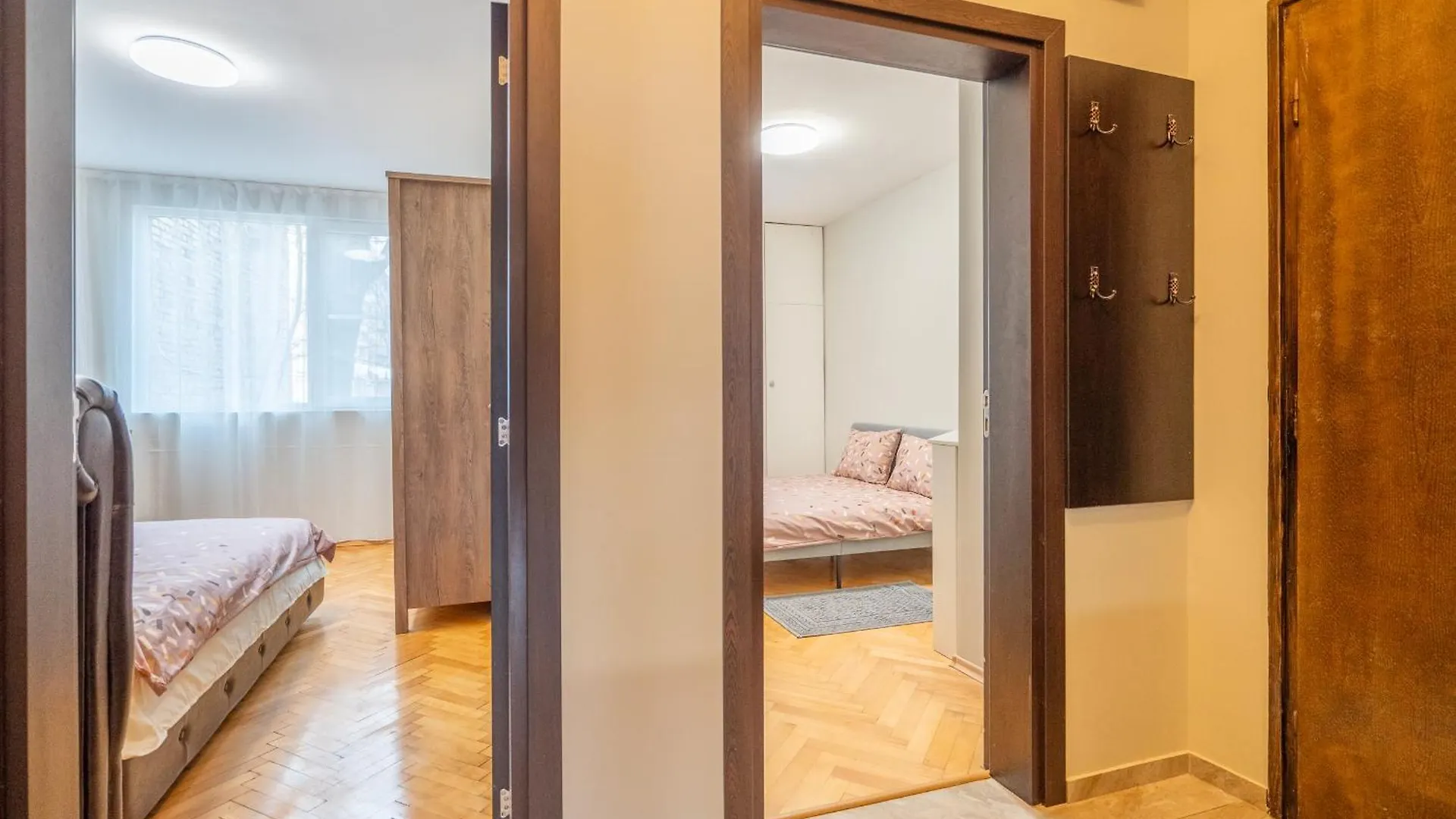 Pirotska 2-Bedroom 100M2 Apartment In Sofia Center 0*,